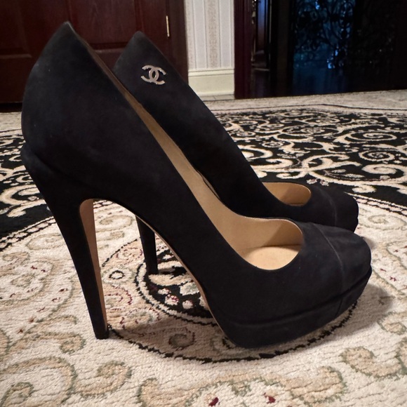 CHANEL Black Suede Heels size 38 - Picture 4 of 7